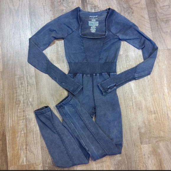 Good Karma Onesie size xs/s - Picture 3 of 3